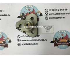 Шкворень нижний (под подшипник, 3 болта, масленка снизу) 128881 CARRARO